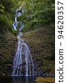 Waterfall surrounded by autumn leaves 94620357