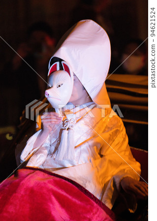 The Fox's Wedding Spring 2022 94621524