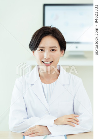 Female doctor portrait 94623333