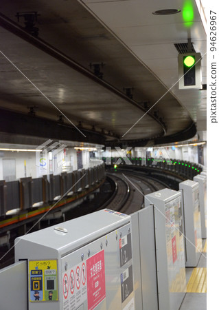 underground railway station 94626967