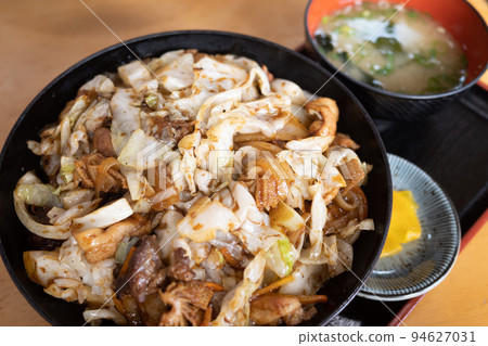 A very delicious horumon bowl from the Hiruzen Plateau in Maniwa City, Okayama Prefecture, Japan 94627031