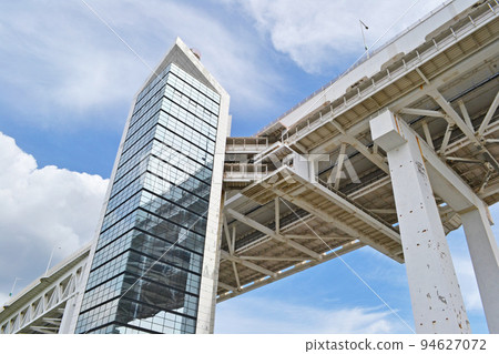 橫濱灣大橋天空步道和首都高速公路 94627072