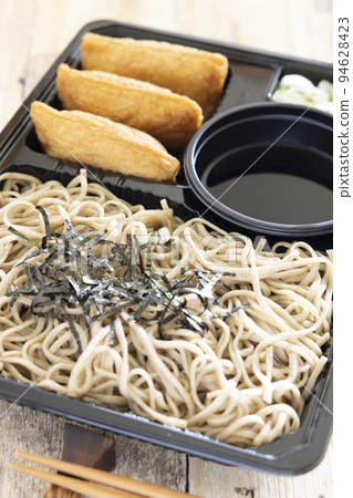 Zaru 蕎麥麵和稻荷壽司套餐 Zaru 蕎麥麵和稻荷壽司套餐 94628423