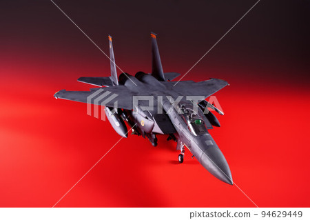 塑料模型 1/32 比例 McDonnell Douglas F-15E Strike Eagle Red Back 塑料模型 1/32 比例 McDonnell Douglas F-15E Strike Eagle Red Back 94629449