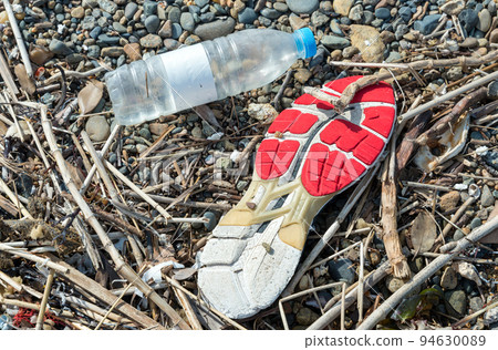 海邊垃圾漂流 94630089