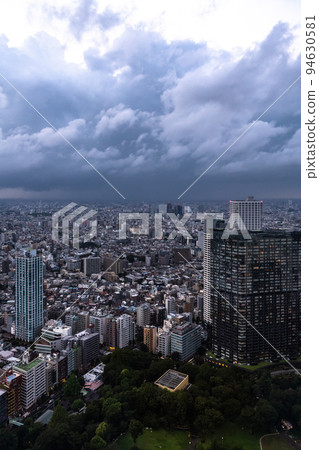 "Tokyo" Guerrilla heavy rain approaching in front of you, unstable atmosphere 94630581