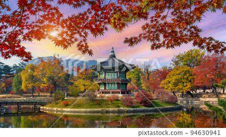 Gyeongbokgung Palace in autumn,Seoul, South Korea. 94630941