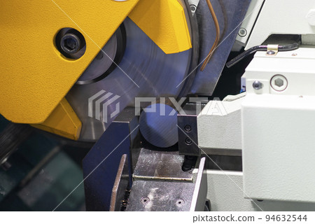 Circular blade saw cutting machine. 94632544