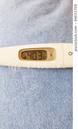 A child develops a high fever of 40°C or higher 94633709