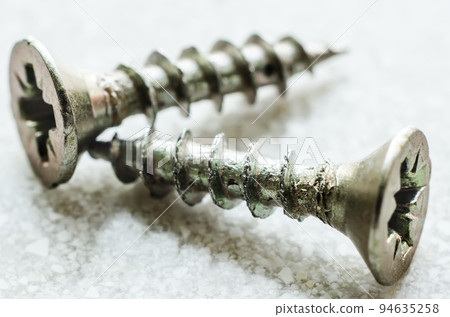 metal screws 94635258