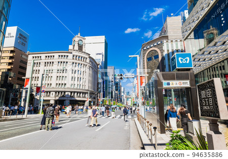 Holiday Ginza Pedestrian paradise * partly soft focus 94635886