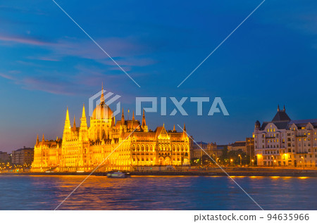 Parliament Building in Budapest 94635966