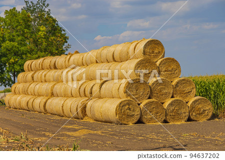 Haystack Rolls Stack 94637202
