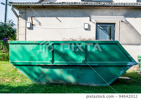 Large metal waste container for construction debris 94642012
