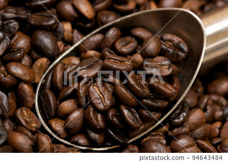 fried coffee beans background 94643484