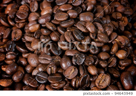 fried coffee beans background 94643949