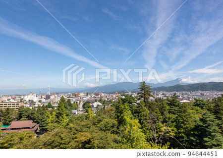 從福島縣會津若松市鶴城天守閣看到的萬代山 從福島縣會津若松市鶴城天守閣看到的萬代山 94644451