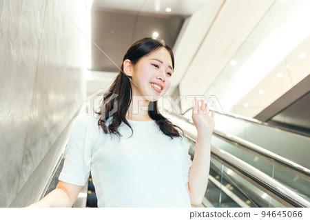 Escalator and female escalator 94645066