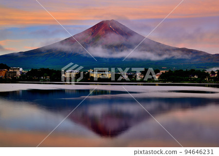 從河口湖出發的富士山晨光 從河口湖出發的富士山晨光 94646231