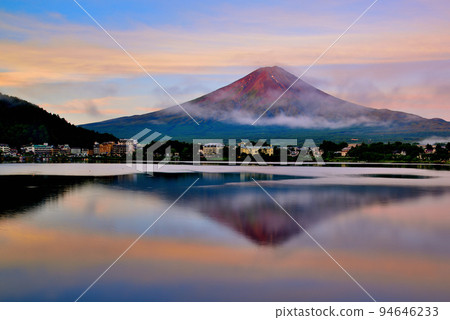 從河口湖出發的富士山晨光 從河口湖出發的富士山晨光 94646233
