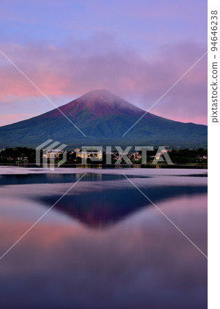 從河口湖出發的富士山晨光 從河口湖出發的富士山晨光 94646238