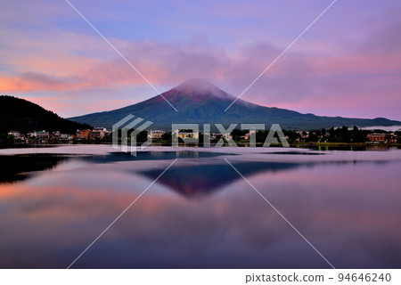 從河口湖出發的富士山晨光 從河口湖出發的富士山晨光 94646240