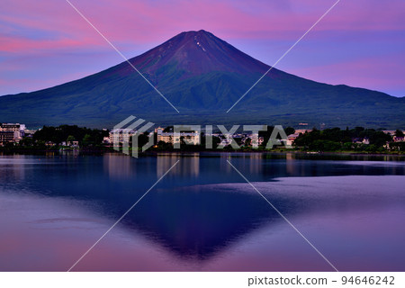 從河口湖出發的富士山晨光 從河口湖出發的富士山晨光 94646242