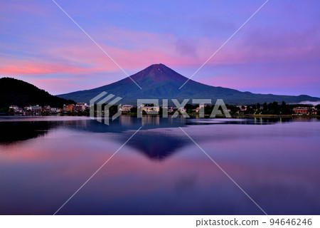 從河口湖出發的富士山晨光 從河口湖出發的富士山晨光 94646246