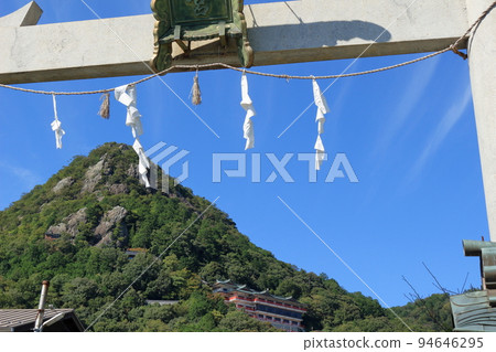從山腳下看到的太郎婆古神社 94646295