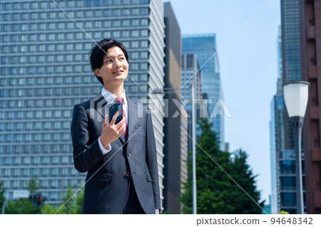 商務商人男性智能手機銷售新員工求職 94648342