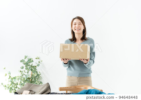 Female cardboard 94648448