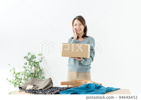 Female cardboard 94648452