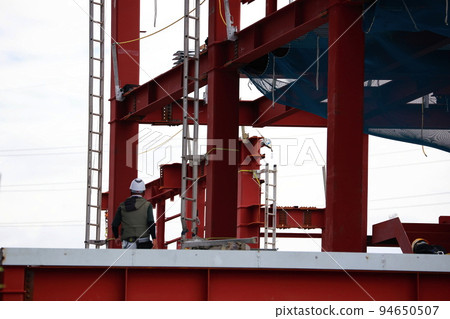 Worker at construction site 94650507