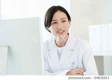 面對患者的醫護人員 94650951