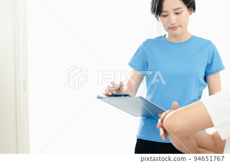 做康復諮詢的女人 94651767