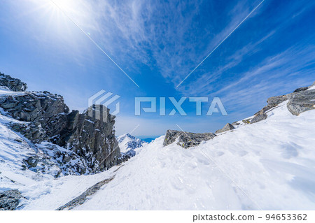 [冬季素材]冬季千疊敷馬戲團的登山風景[長野縣] 94653362