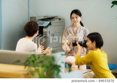 女經理採訪拍攝現場 94653876