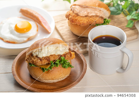 漢堡包和咖啡 94654308