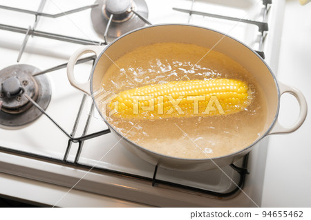 Cooking scene boiling corn Cooking scene boiling corn 94655462