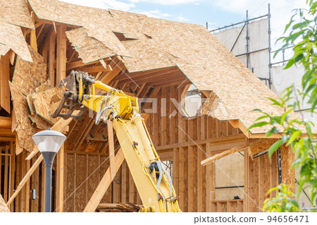 Wooden house demolition work Backhoe Grapple Fork Hydraulic excavator 94656471