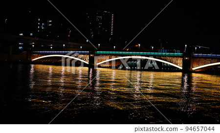 被鞍前橋的夜景和隅田川露台的水面倒影印象深刻 被鞍前橋的夜景和隅田川露台的水面倒影印象深刻 94657044