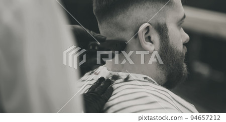man visiting barbershop 94657212