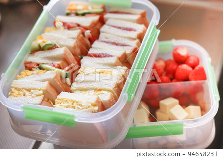 Handmade sandwich lunch for a large number of people (for athletic meet) 94658231