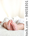 睡覺的嬰兒腳 睡覺的嬰兒腳 94658301