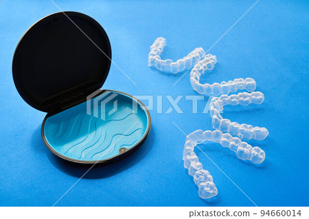 A transparent, invisible aligner or brace used in orthodontics and its container A transparent, invisible aligner or brace used in orthodontics and its container 94660014