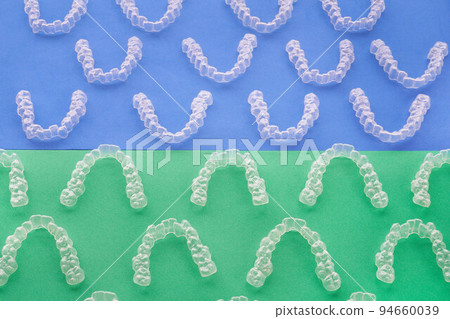 用於正畸的透明隱形矯正器或牙套 94660039