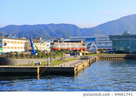 [Hiroshima Prefecture] Autumn Sky Submarine Akishio (Tetsu Whale) 94661741