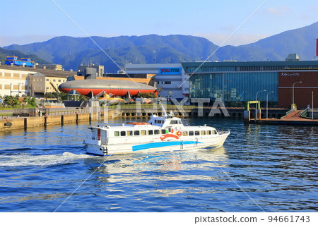 [Hiroshima Prefecture] Autumn Sky Submarine Akishio (Tetsu Whale) 94661743