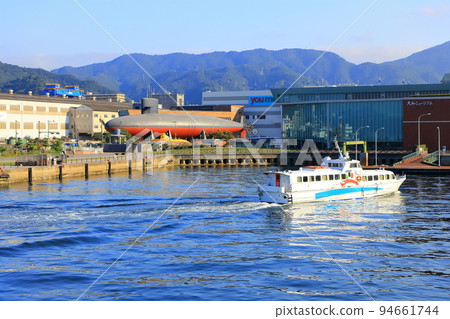 [Hiroshima Prefecture] Autumn Sky Submarine Akishio (Tetsu Whale) 94661744