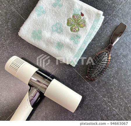 hair dryer, towels and brushes 94663067